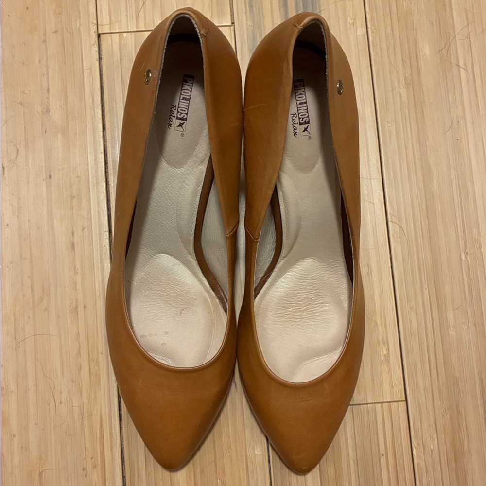 Pikolinos caramel brown heels